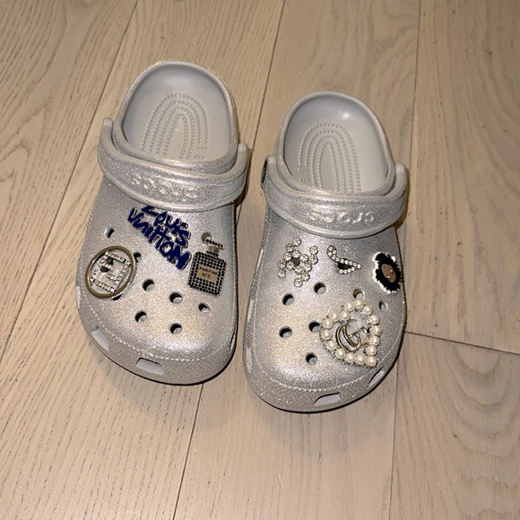 😍WOMEN GLITTER CROCS BUNDLE WITH CHARMS. Size 6, used gently in great condition - Picture 5 of 14